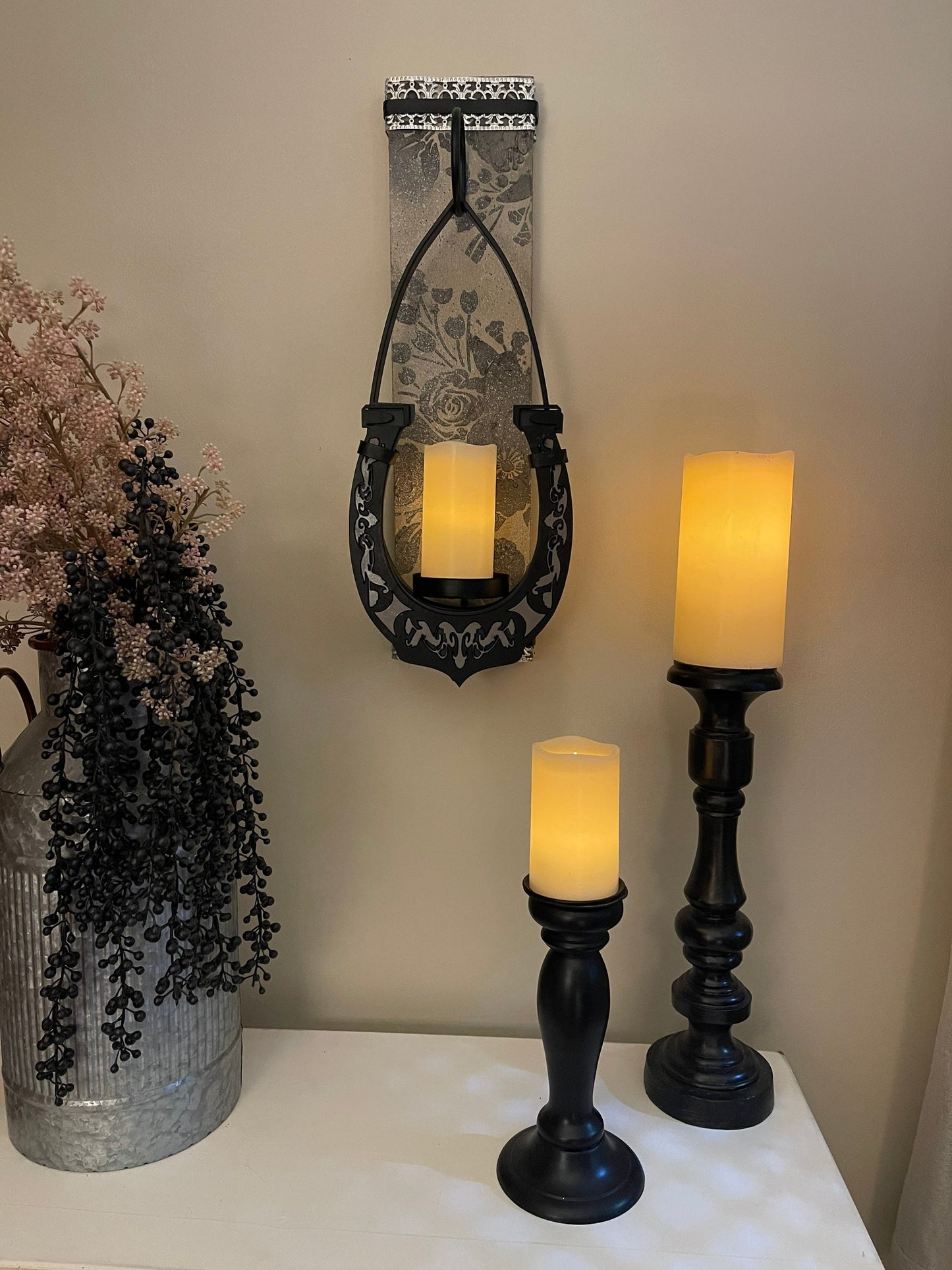 Black Horseshoe Sconce
