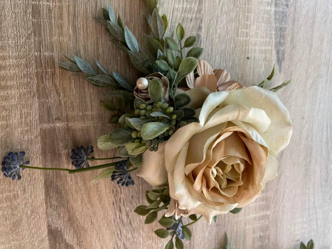 Custom Wedding Boutonniere - Groomsmen Floral Accent - Wedding Party Flowers - Groomsmen Boutonniere - Rustic Farmhouse Wedding Decor