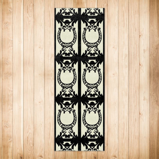 Elegant Horse Shoe Motif Runner 6x2ft